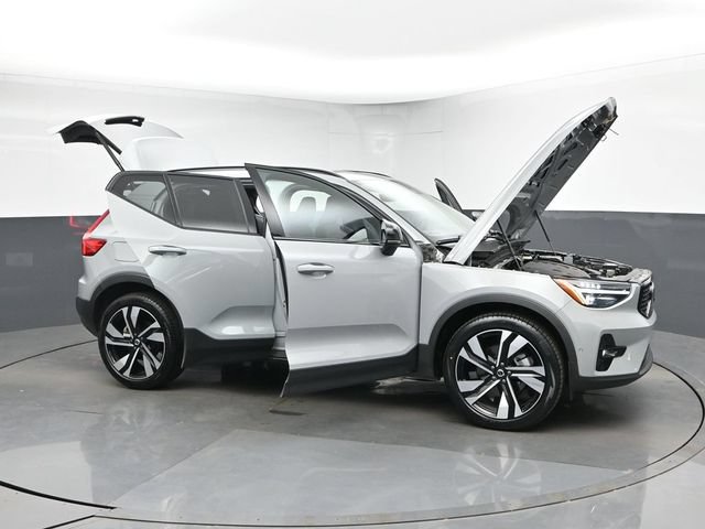 Used 2025 Volvo XC40 B5 Plus AWD/4WD image 52