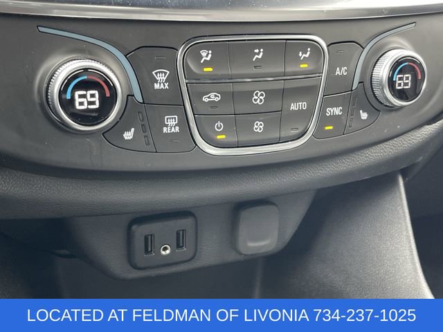 Used 2023 Chevrolet Traverse LT FWD image 17