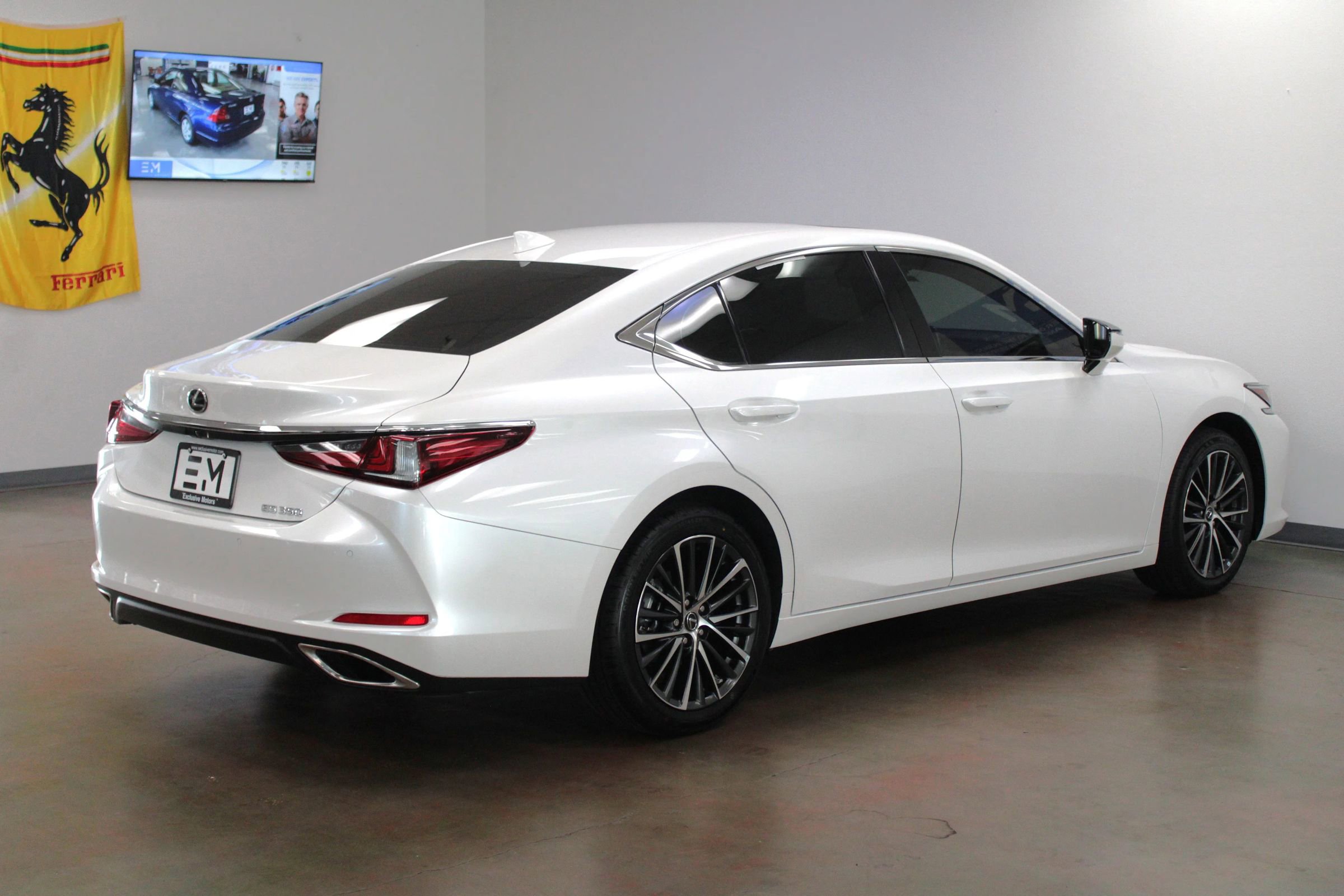 Used 2024 Lexus ES 350 w/ Premium Package image 5