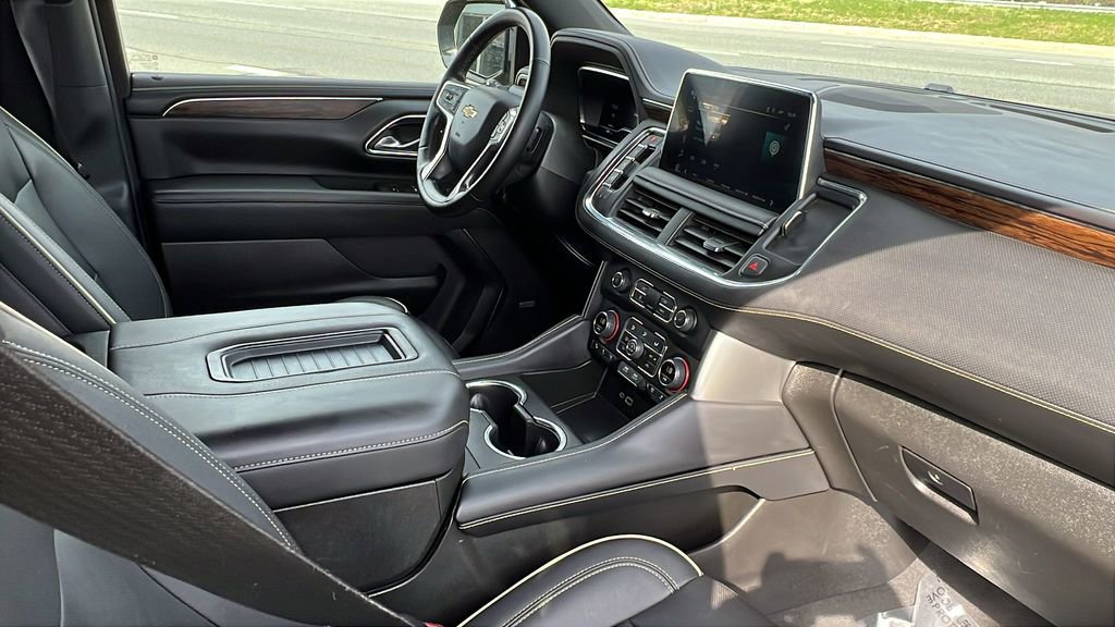 Used 2023 Chevrolet Suburban Premier image 13