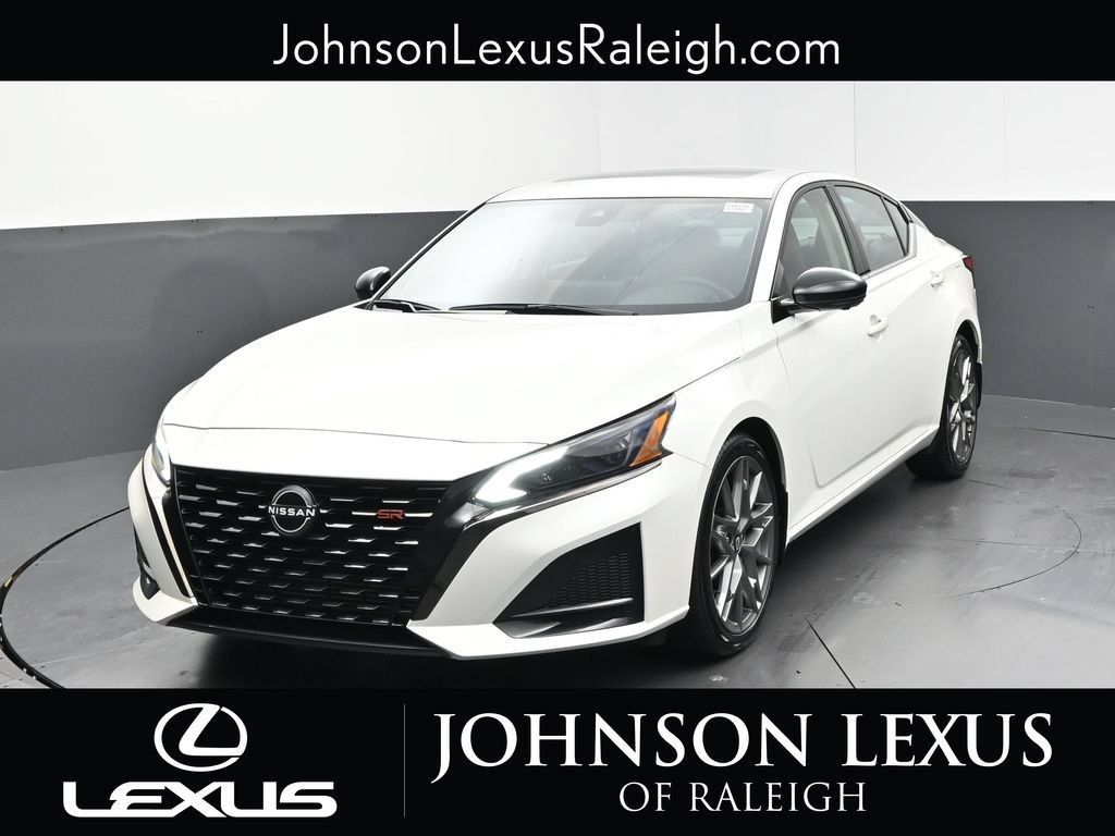 Used 2023 Nissan Altima 2.0 SR FWD image 5