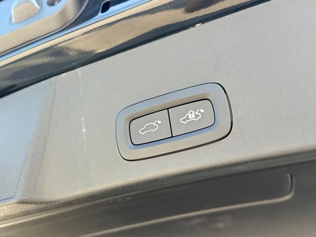 Certified 2024 Volvo XC40 B5 Plus w/ Protection Package Premier AWD/4WD image 35