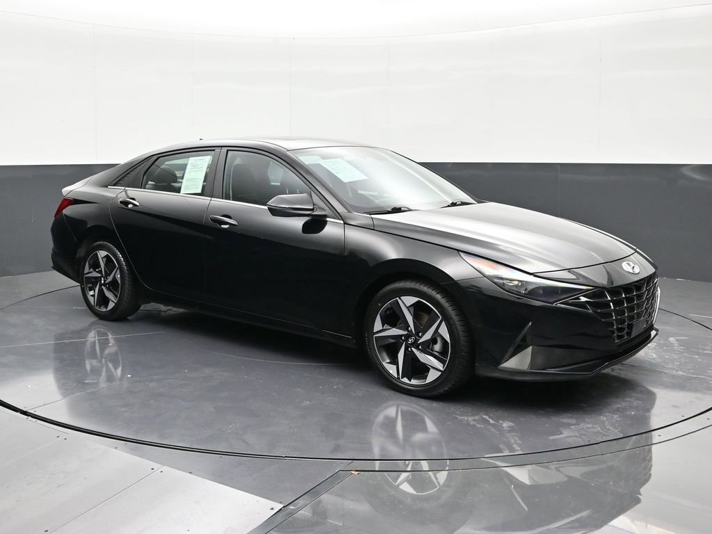 Used 2023 Hyundai Elantra Limited w/ Preferred Accessory Package FWD image 7