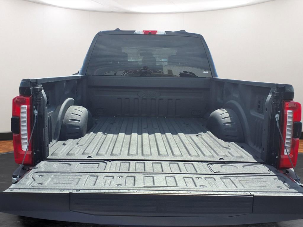 Used 2025 Ford F250 Lariat w/ Chrome Package image 24