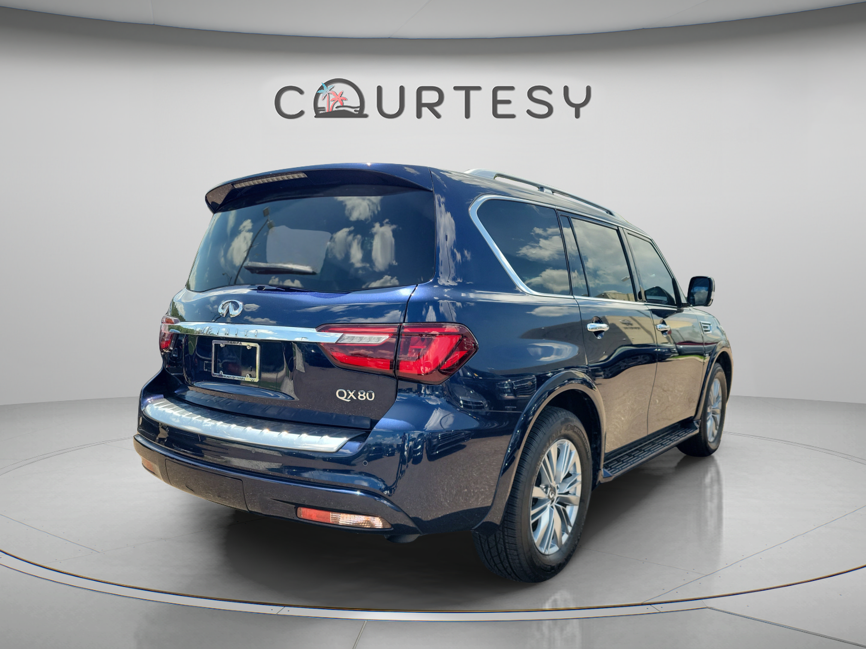 Used 2019 INFINITI QX80 Luxe RWD image 3