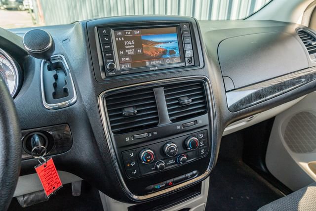 Used 2018 Dodge Grand Caravan SE w/ UConnect Hands-Free Group image 26