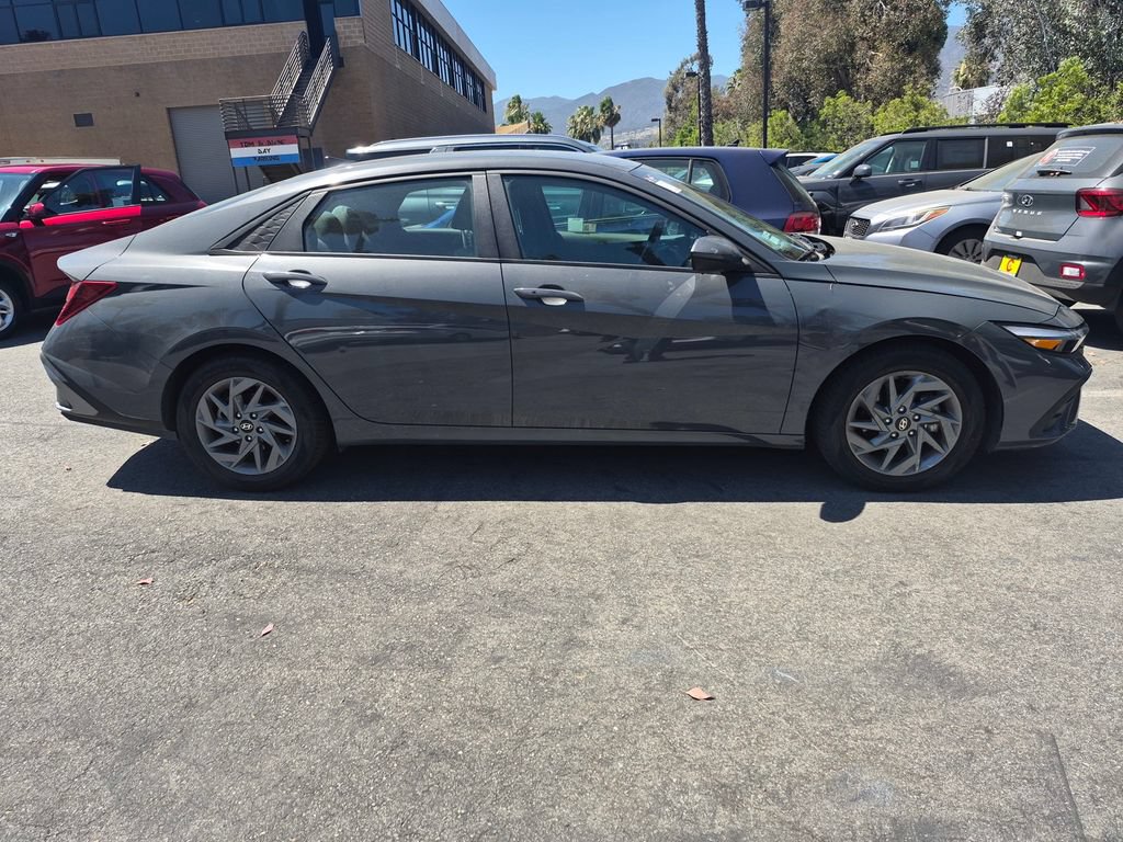 Used 2024 Hyundai Elantra SEL FWD image 5