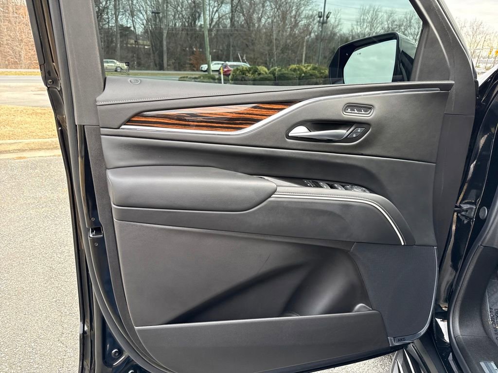 Used 2024 Cadillac Escalade ESV Premium Luxury image 12