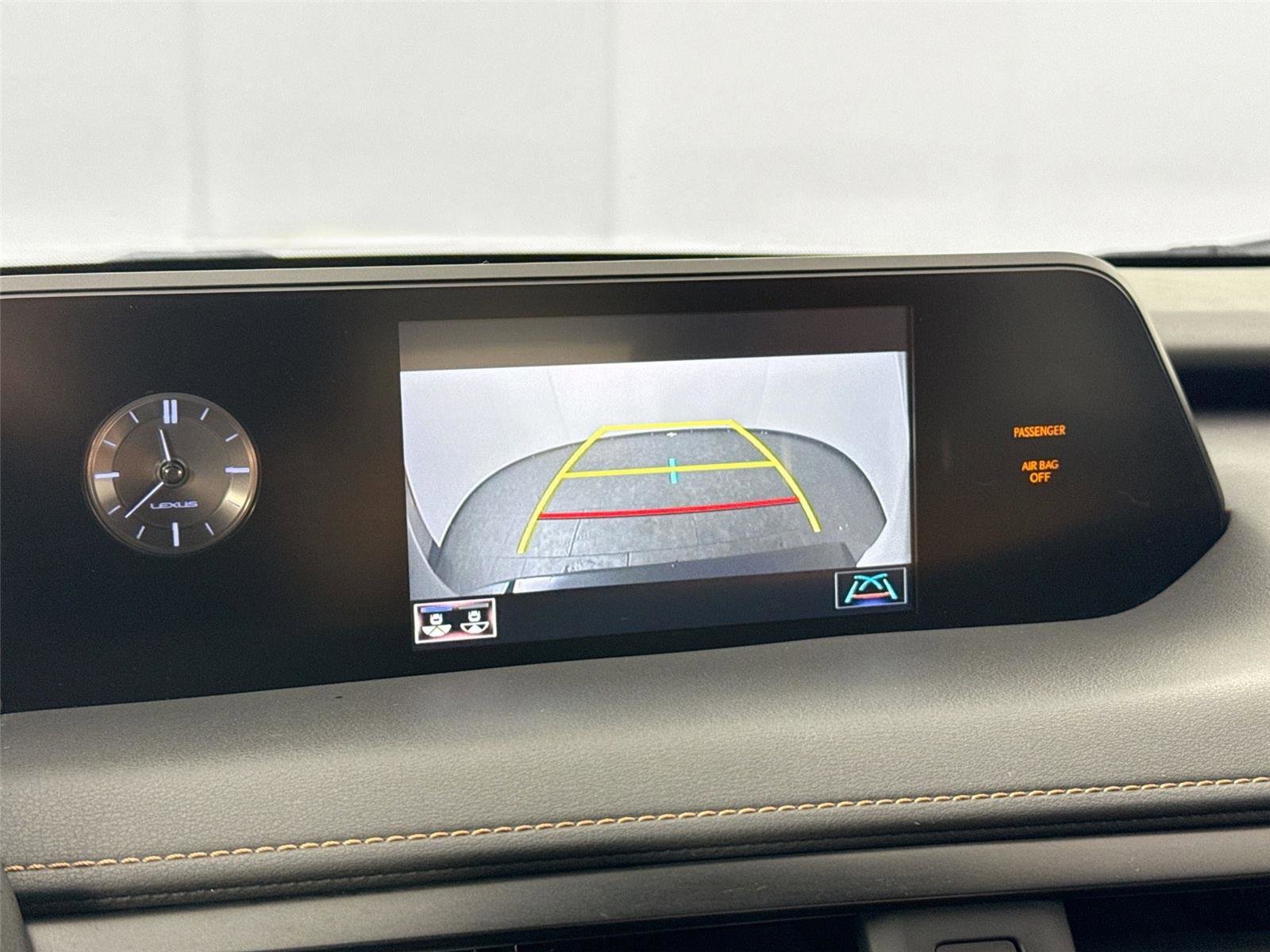 Used 2020 Lexus UX 200 image 21