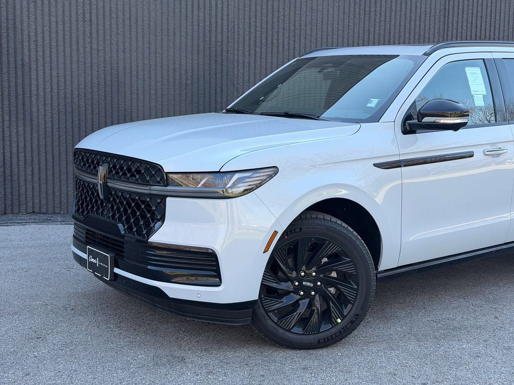 New 2026 Lincoln Navigator Reserve image 2