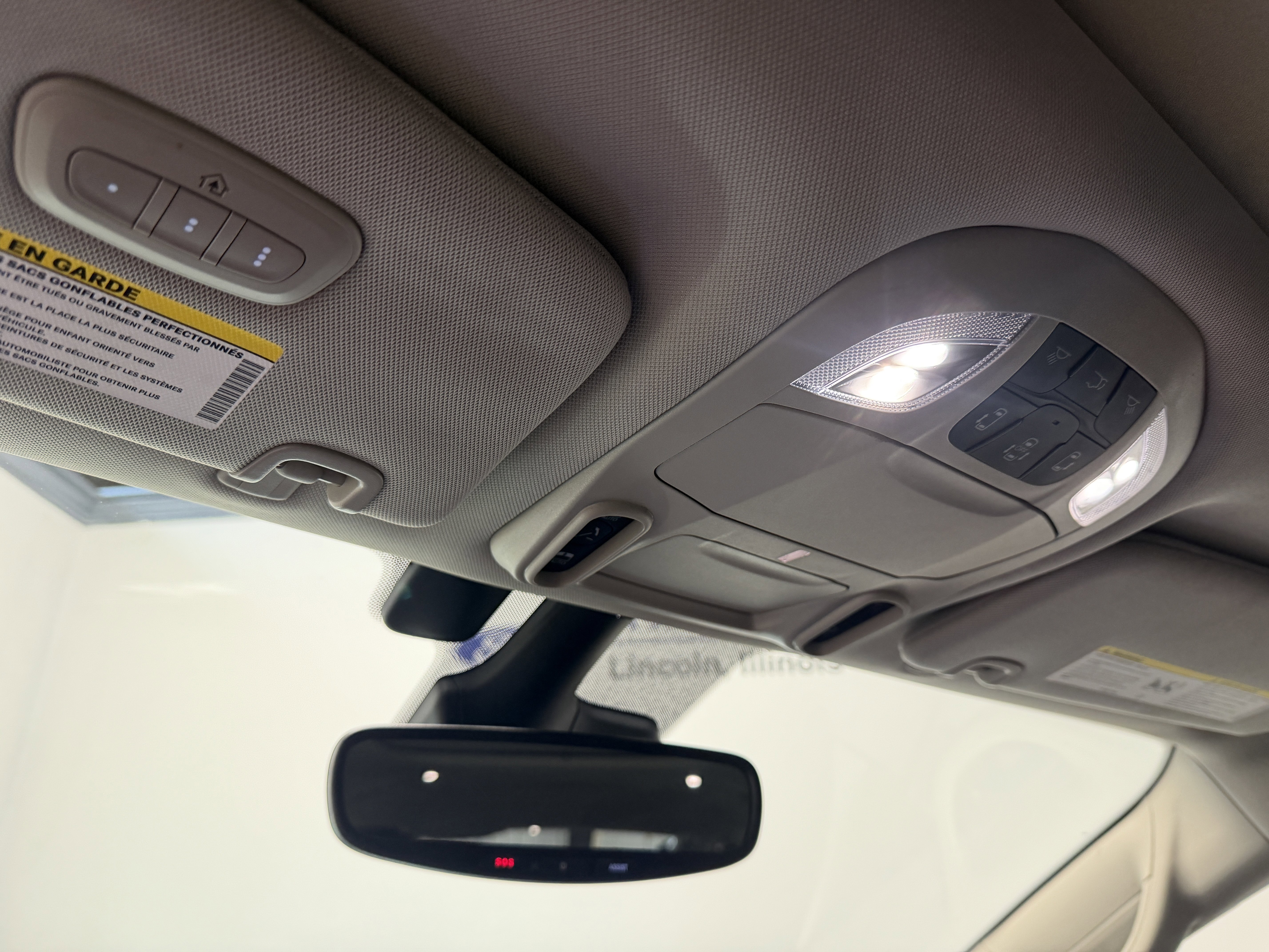 Used 2022 Chrysler Pacifica Limited w/ Uconnect Theater Family Group FWD image 6