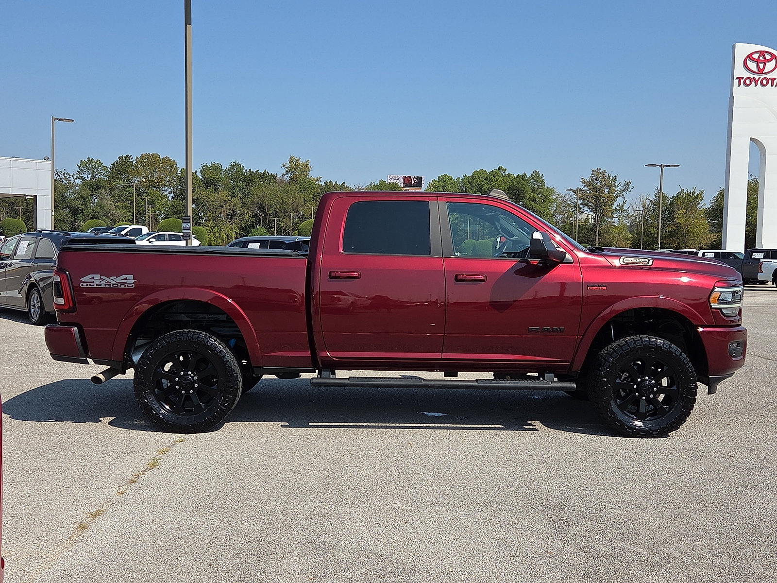 Used 2020 RAM 2500 Laramie w/ Night Edition AWD/4WD image 6
