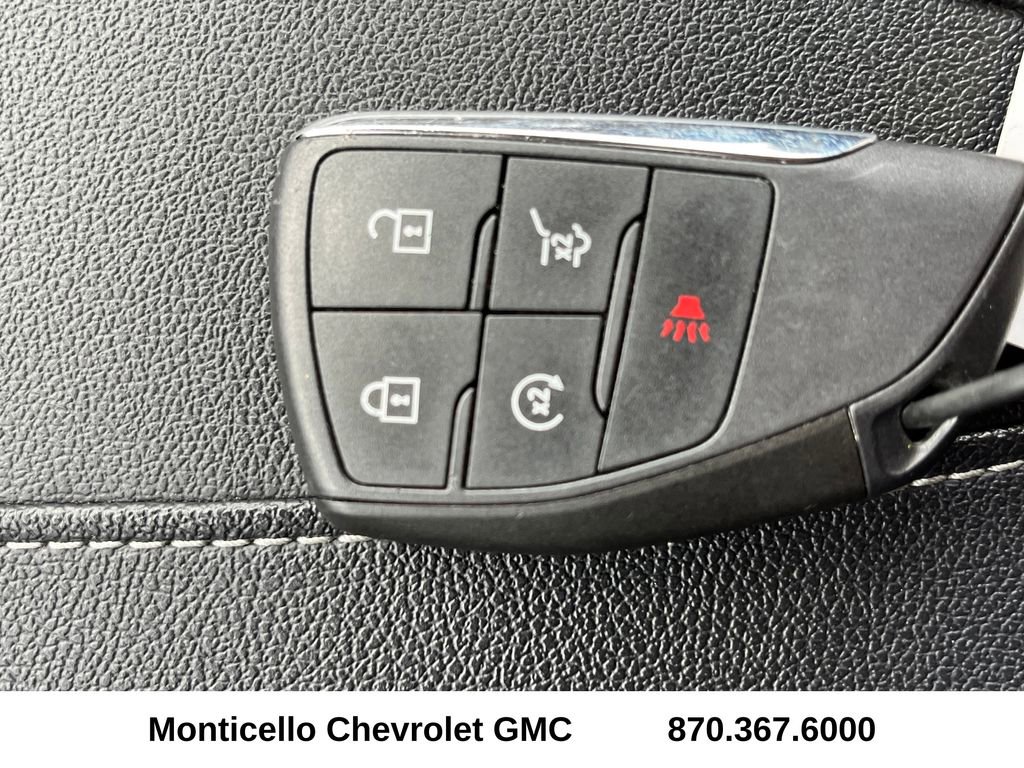 Used 2025 Chevrolet Traverse LT FWD image 23