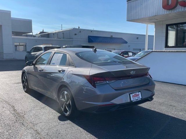 Used 2023 Hyundai Elantra SEL w/ Convenience Package FWD image 4