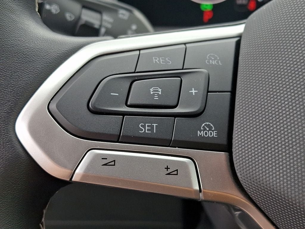 Used 2026 Volkswagen Tiguan SE FWD image 21