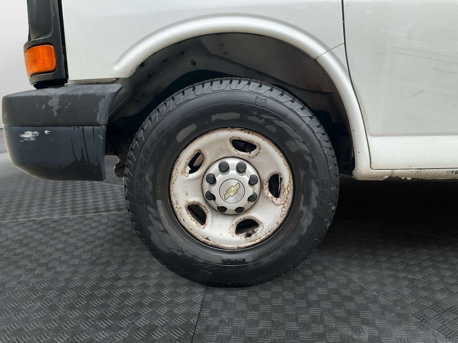 Used 2013 Chevrolet Express 3500 RWD image 14