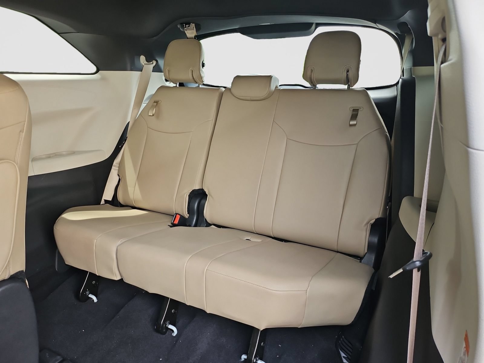 Used 2023 Toyota Sienna XLE FWD image 24
