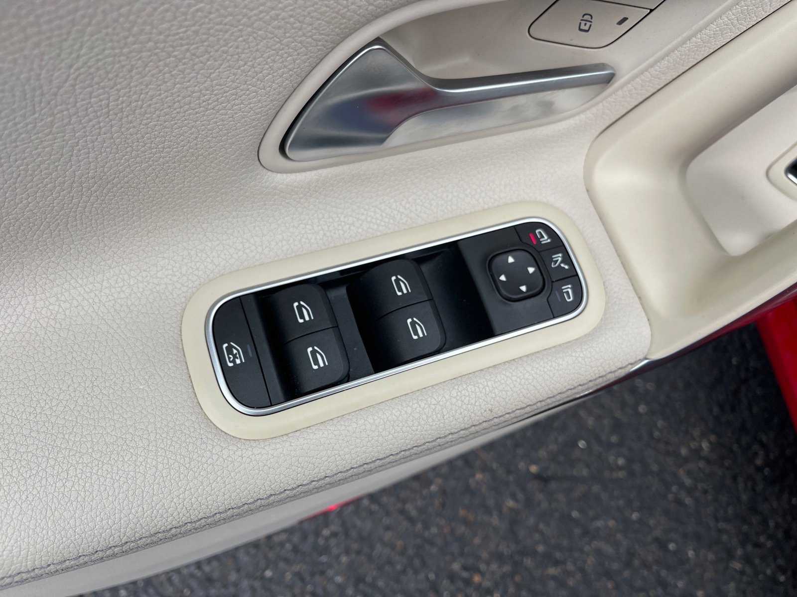 Used 2020 Mercedes-Benz CLA 250 4MATIC w/ Premium Package image 8