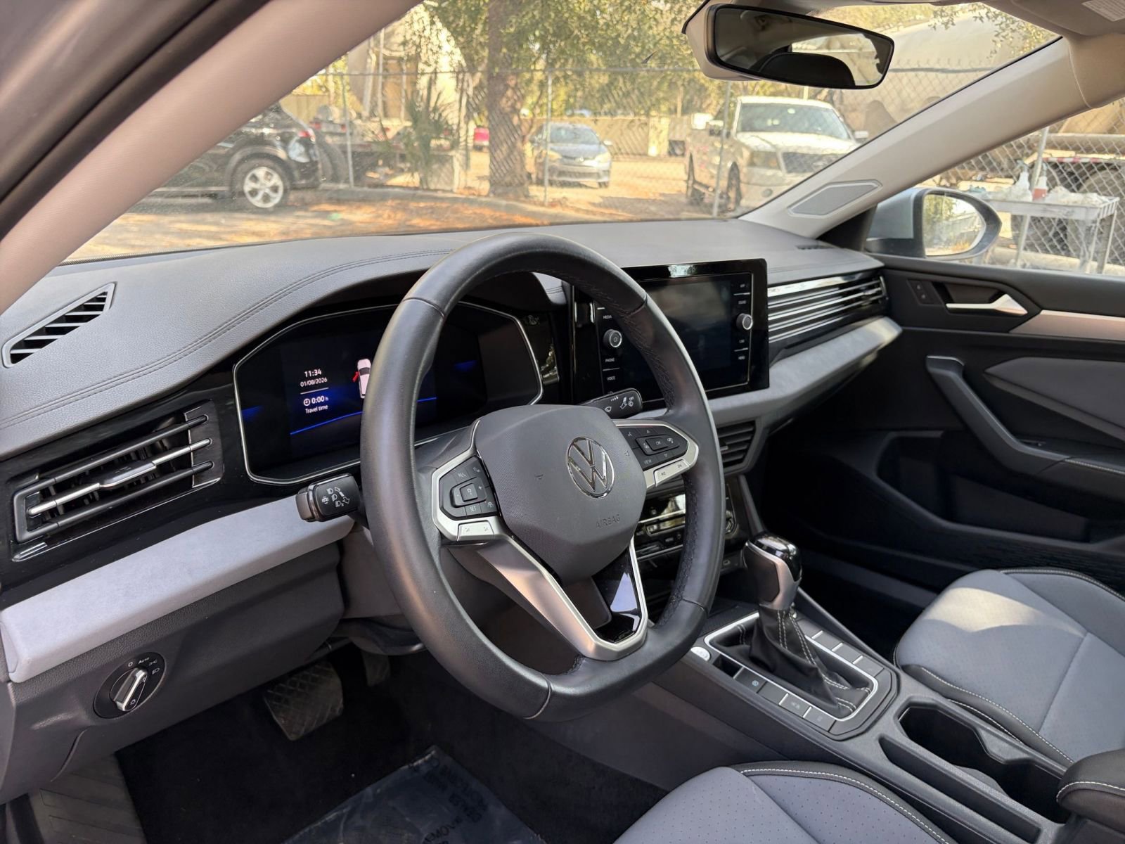 Used 2025 Volkswagen Jetta SE image 29