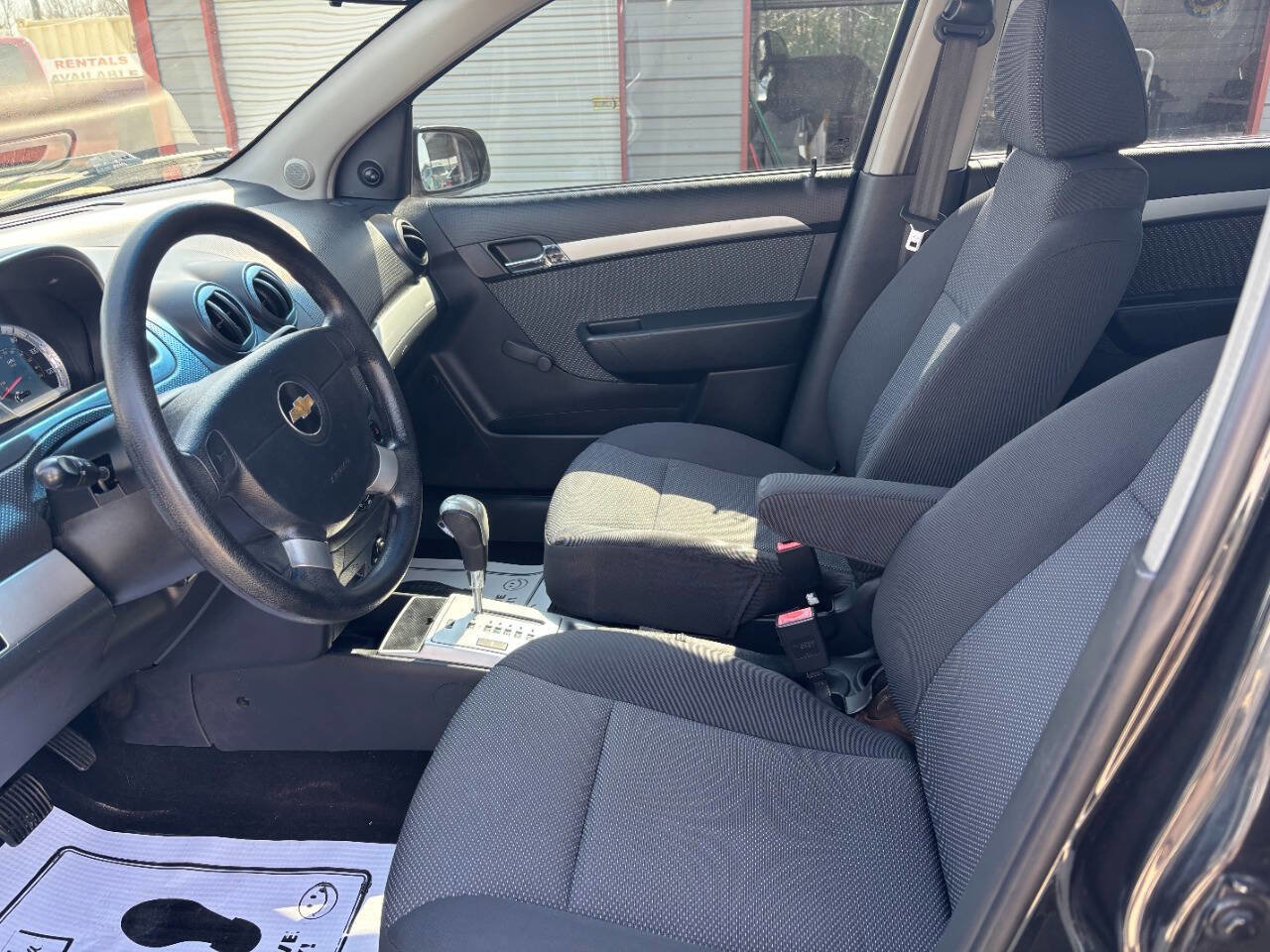 Used 2011 Chevrolet Aveo LT image 7