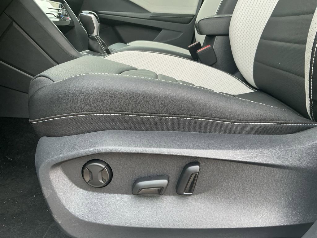 New 2025 Volkswagen Taos SEL image 24