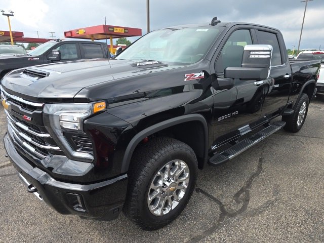 New 2025 Chevrolet Silverado 3500 LTZ w/ Z71 Chrome Sport Edition image 3