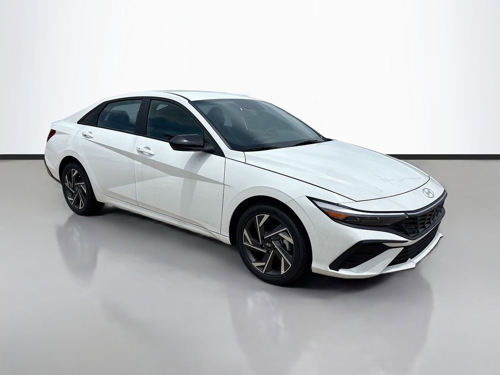 New 2025 Hyundai Elantra SEL image 3