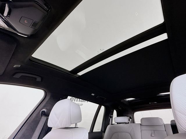 Used 2024 BMW X7 xDrive40i w/ M Sport Package image 23