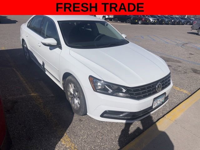 Used 2017 Volkswagen Passat 1.8T S image 1