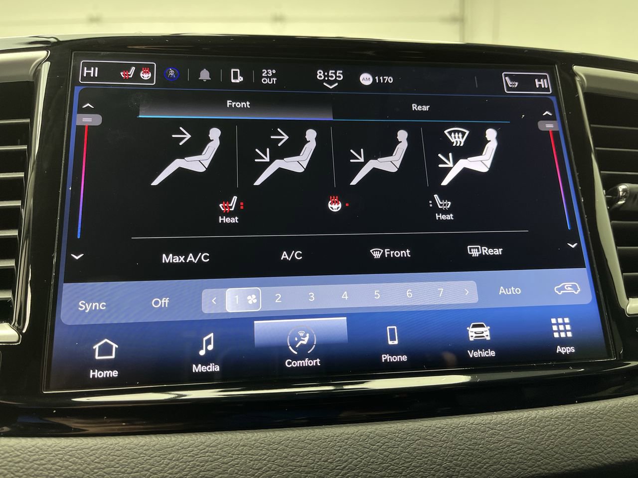 Used 2024 Chrysler Pacifica Touring-L FWD image 19