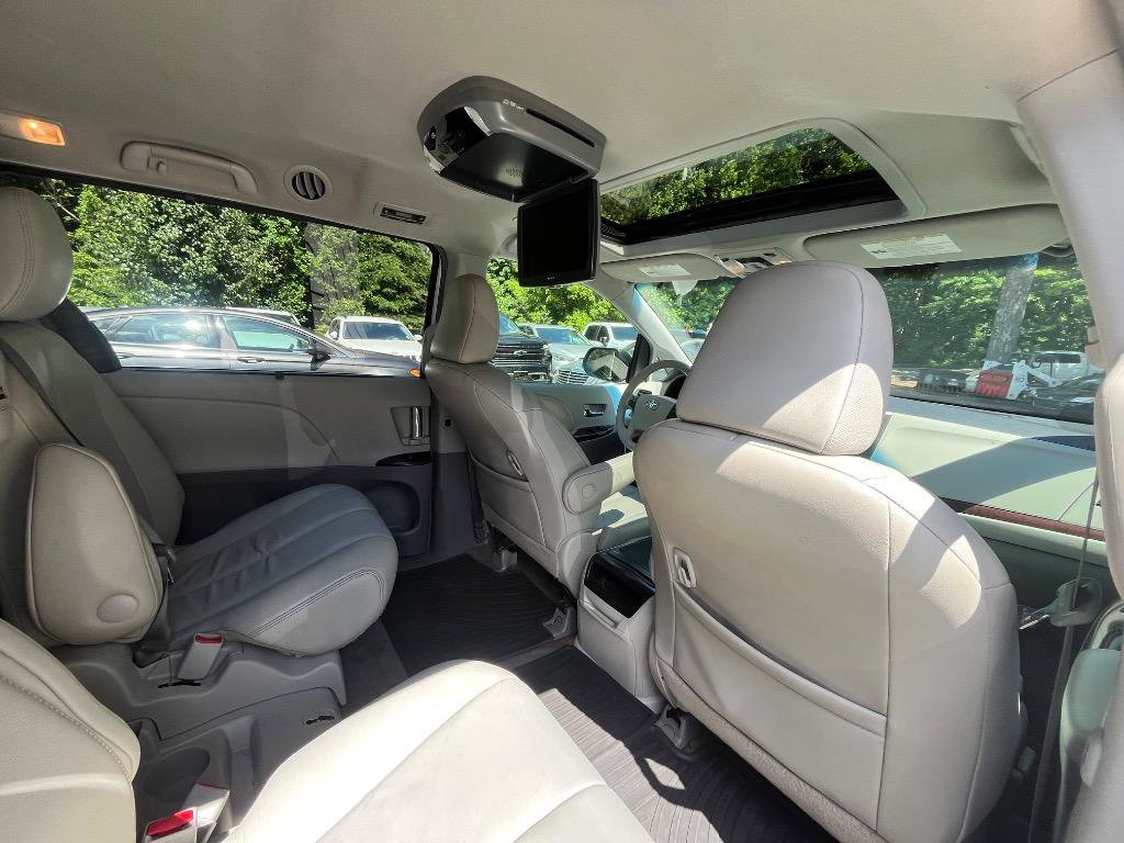 Used 2014 Toyota Sienna XLE FWD image 27