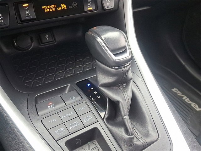 Used 2020 Toyota RAV4 XLE Premium image 15