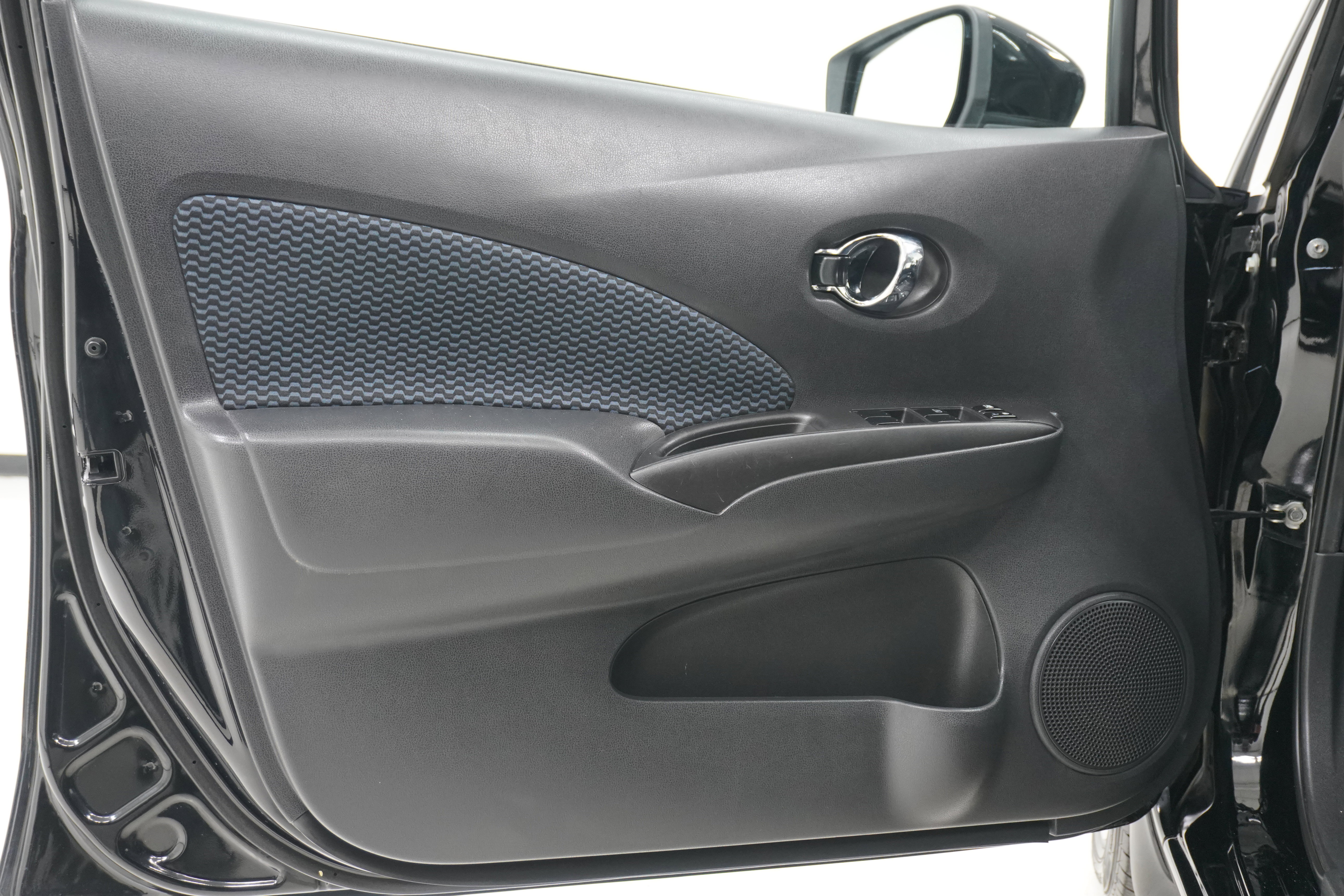 Used 2018 Nissan Versa Note SV image 12