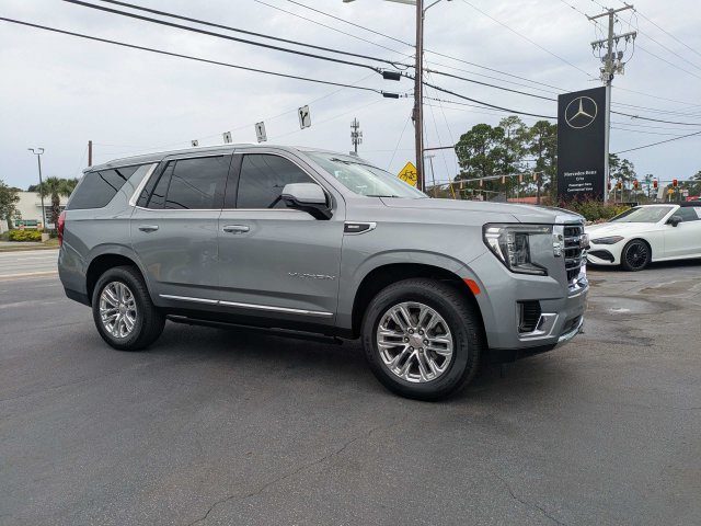 Used 2023 GMC Yukon SLT w/ SLT Luxury Package AWD/4WD image 2