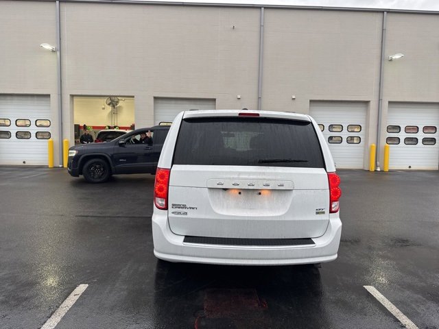 Used 2017 Dodge Grand Caravan GT image 3