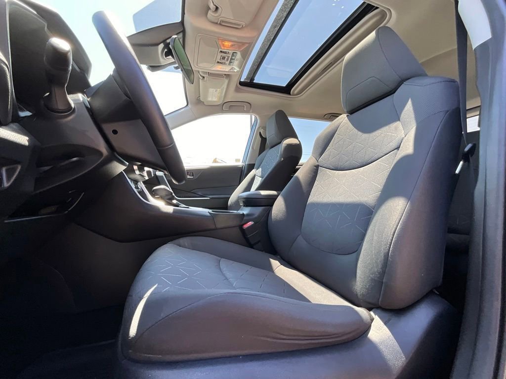 Used 2020 Toyota RAV4 XLE w/ Convenience Package AWD/4WD image 11
