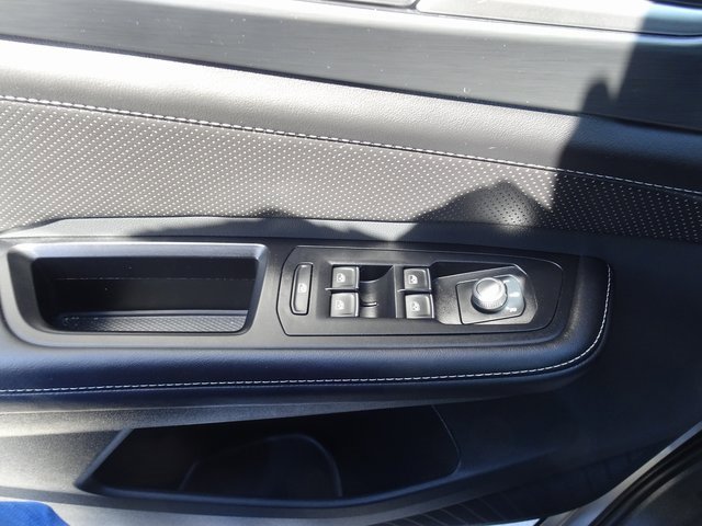 Used 2025 Volkswagen Atlas Cross Sport SE image 8