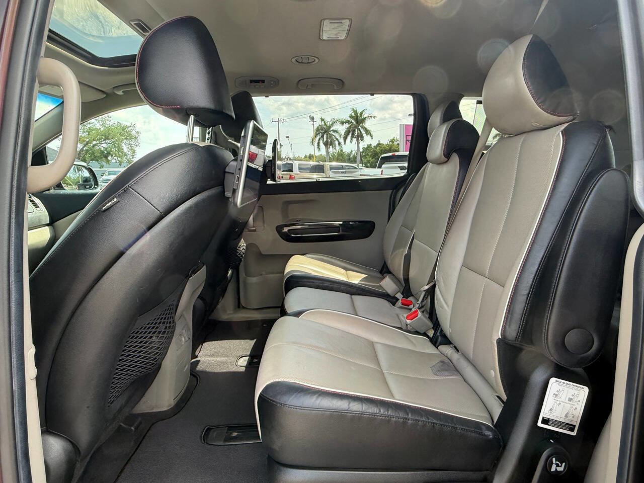 Used 2020 Kia Sedona SX image 17