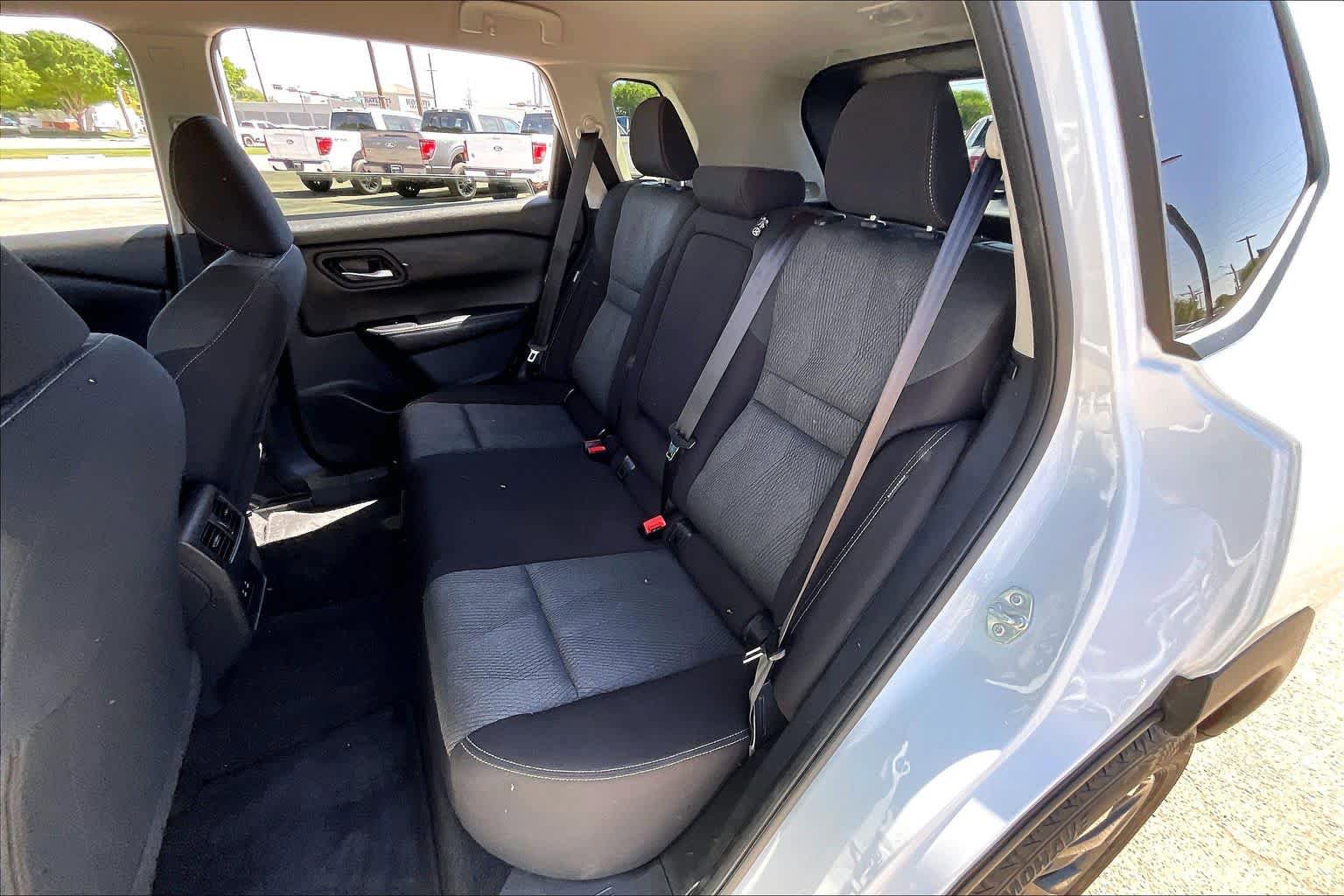 Used 2025 Nissan Rogue SV FWD image 19