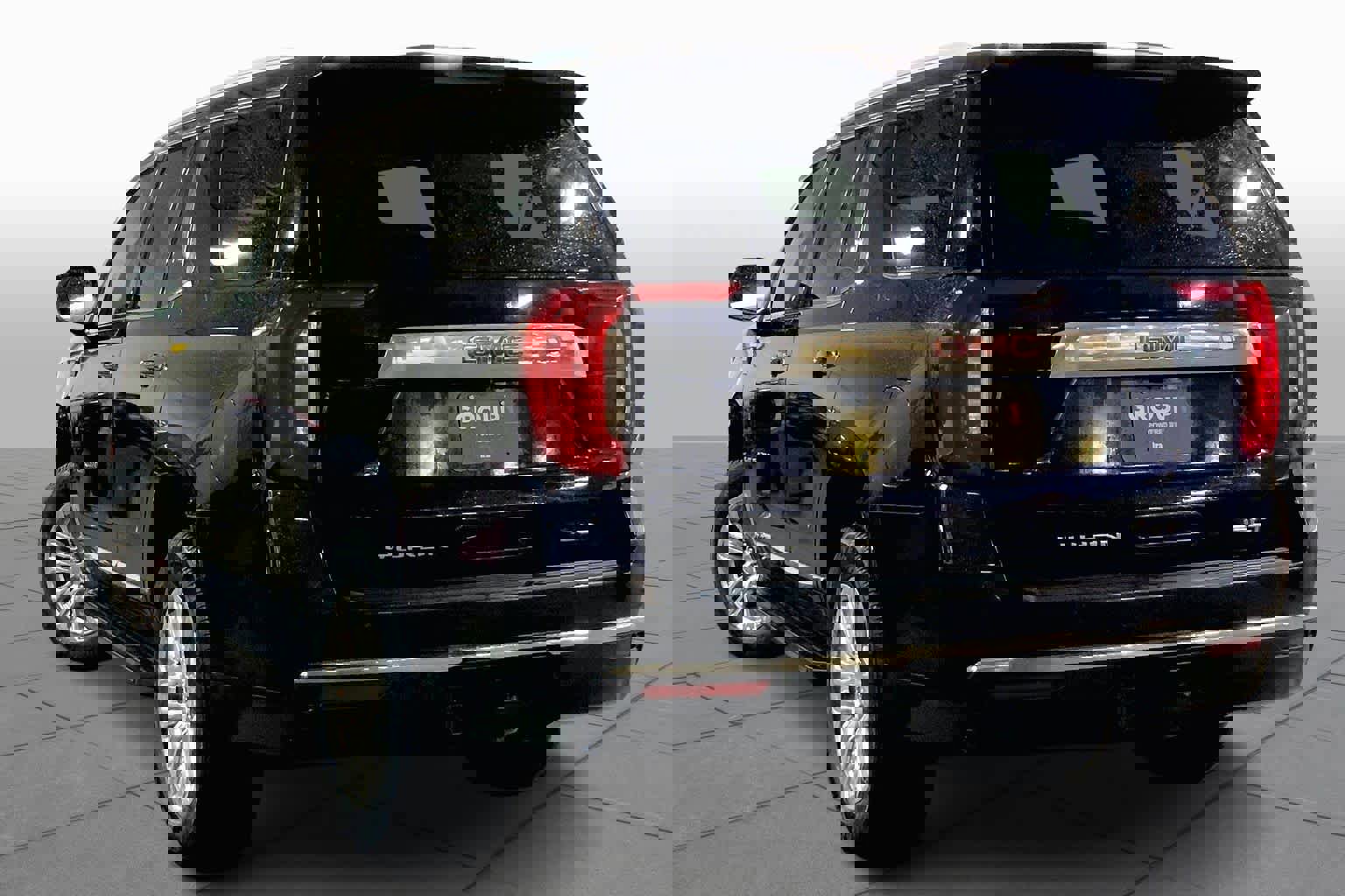 Used 2021 GMC Yukon SLT w/ SLT Premium Package image 12