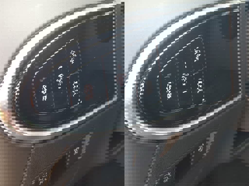 Used 2025 Genesis GV70 2.5T image 22