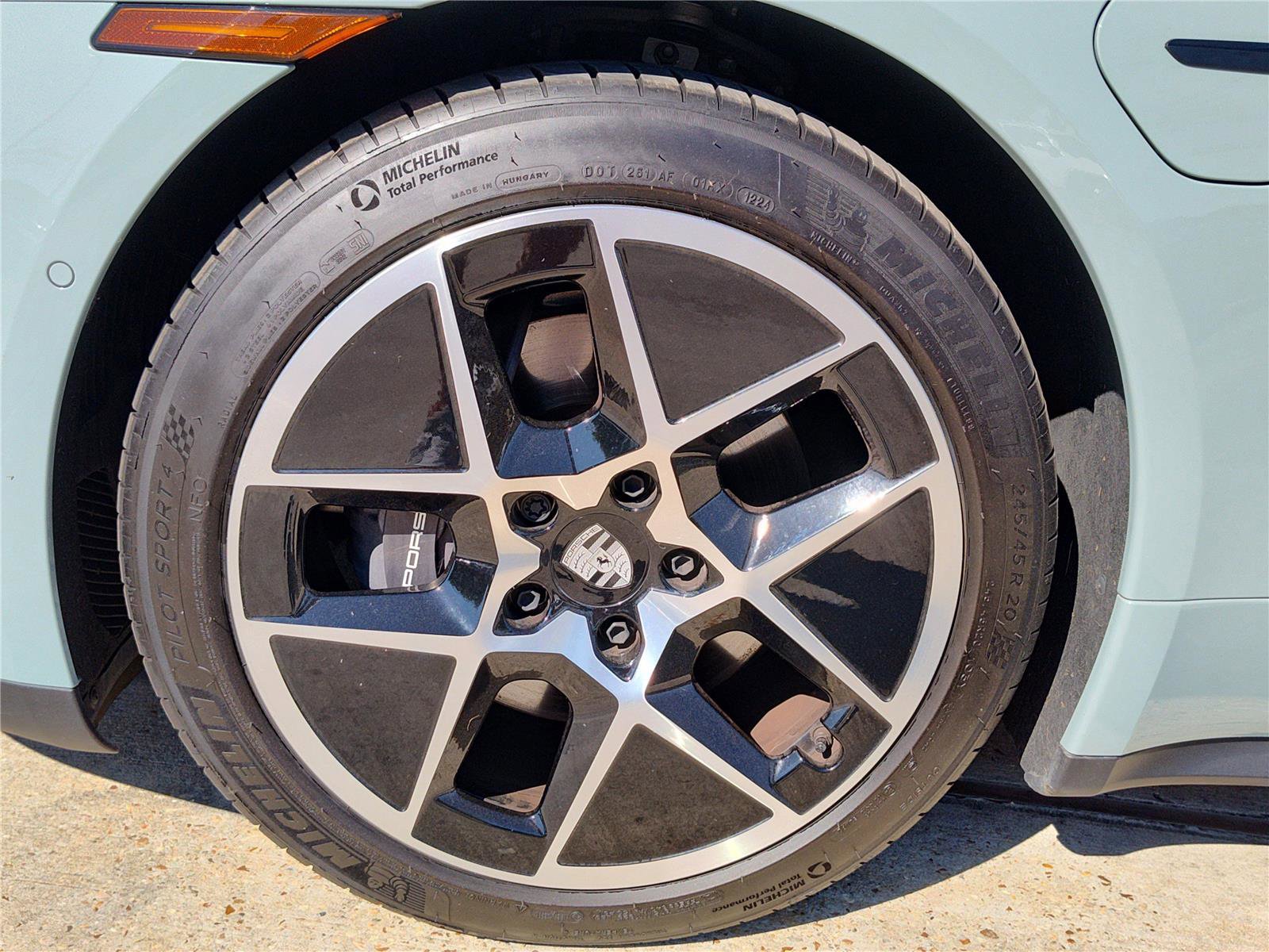 Used 2025 Porsche Taycan image 10