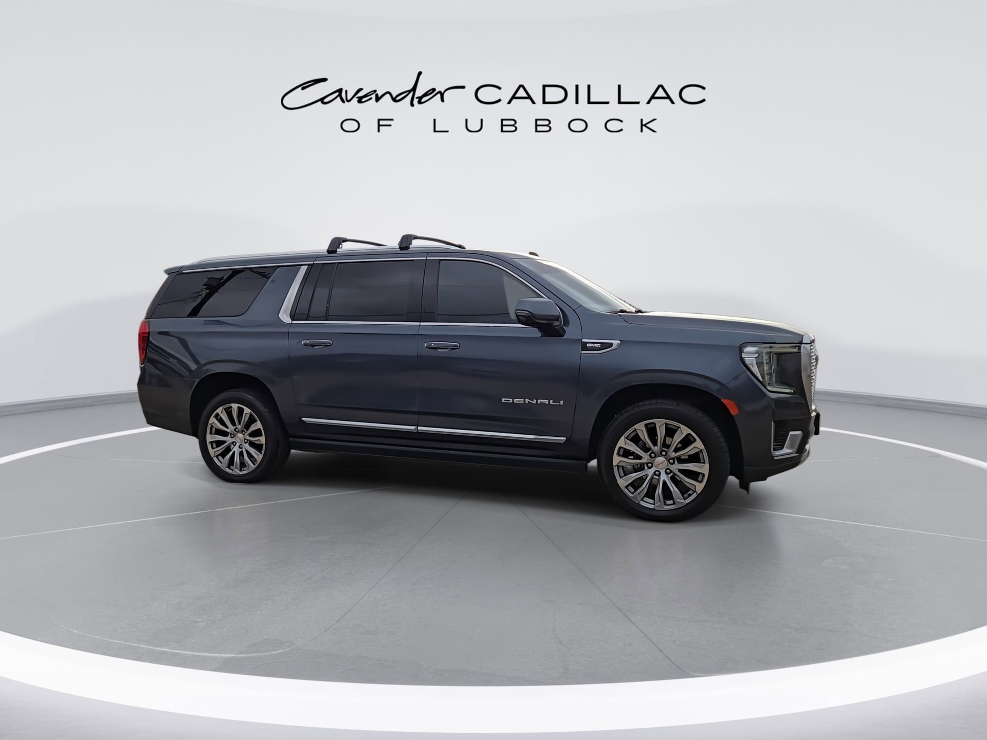 Used 2021 GMC Yukon XL Denali w/ Denali Premium Package AWD/4WD image 9