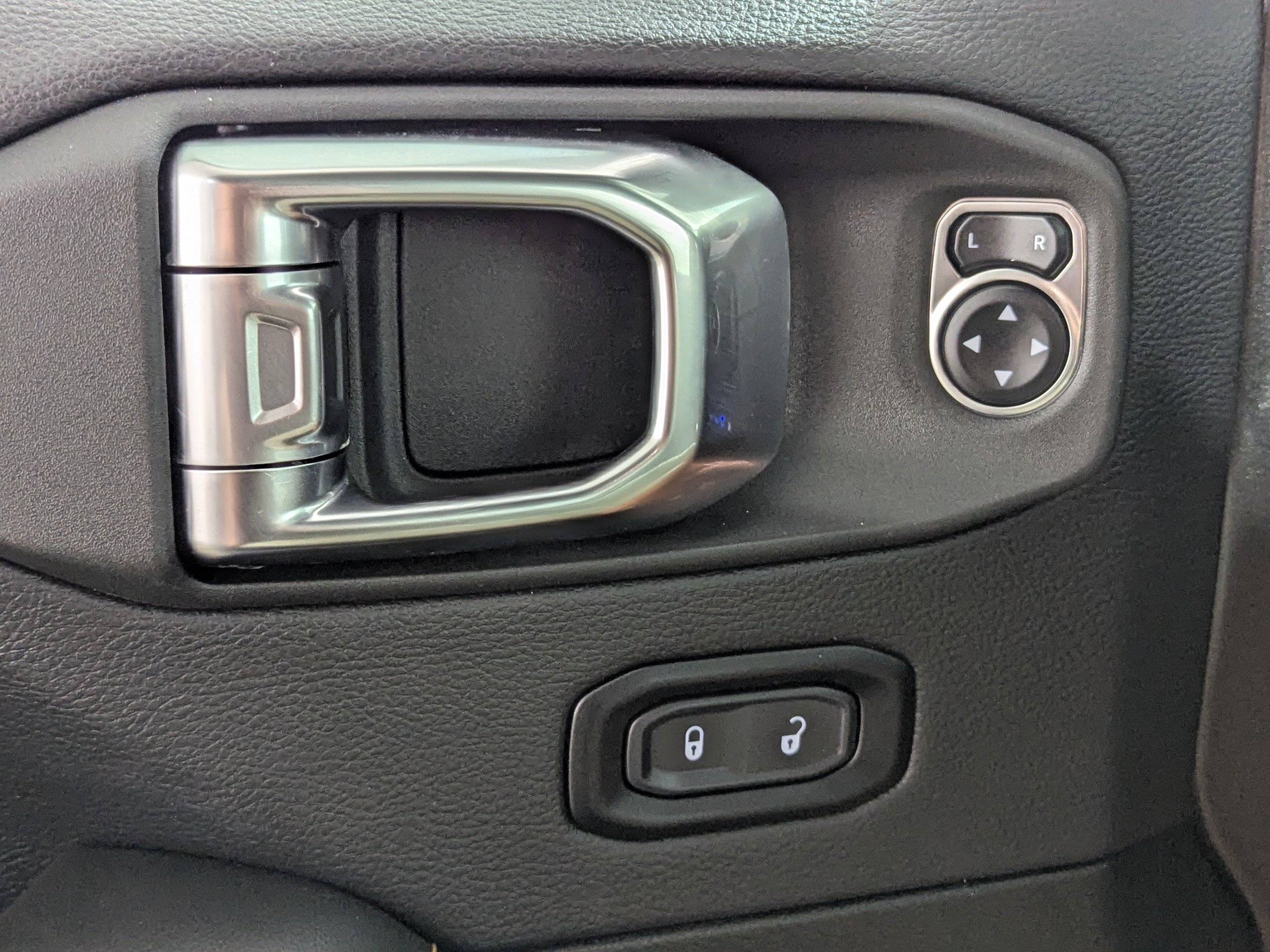 Used 2025 Jeep Wrangler Unlimited Sahara AWD/4WD image 45