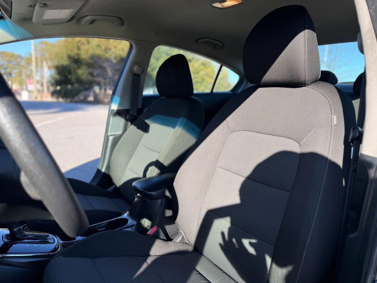 Used 2018 Kia Forte LX image 15