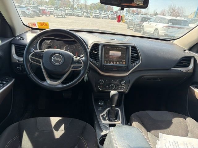 Used 2017 Jeep Cherokee Latitude image 16
