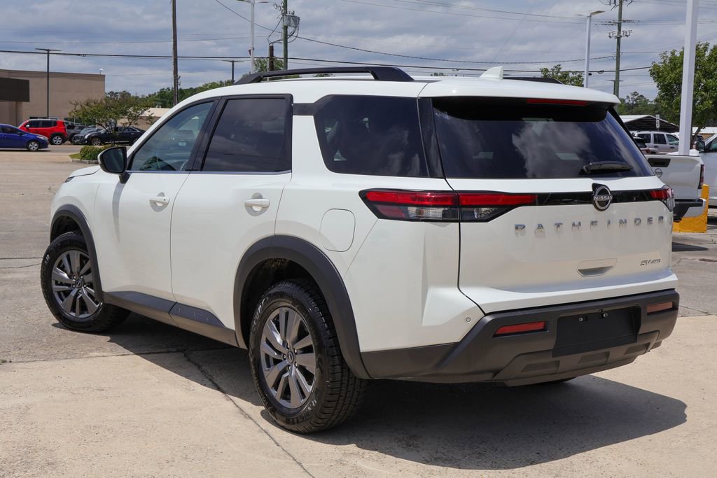 Used 2024 Nissan Pathfinder SV AWD/4WD image 2