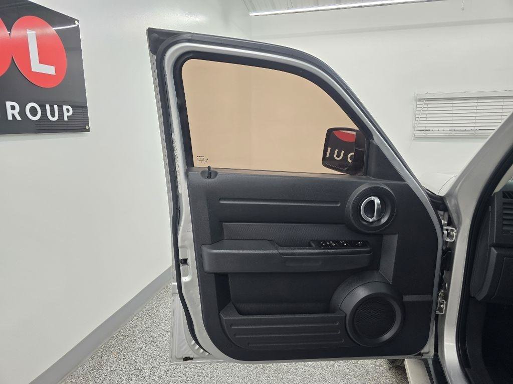 Used 2011 Dodge Nitro Heat RWD image 25