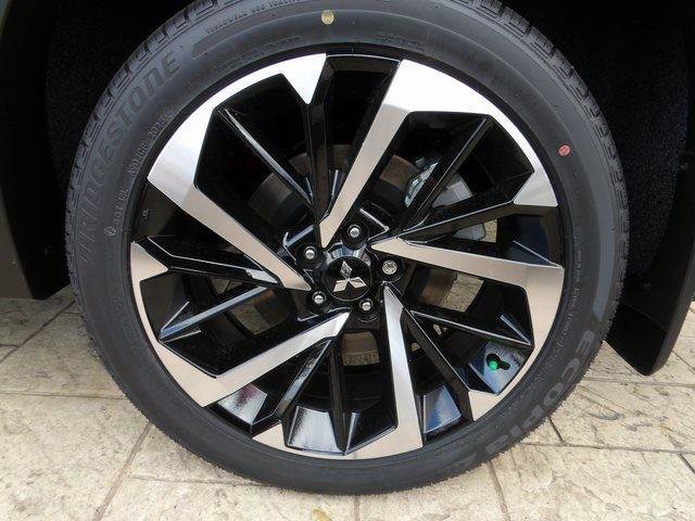 New 2025 Mitsubishi Outlander SE image 12