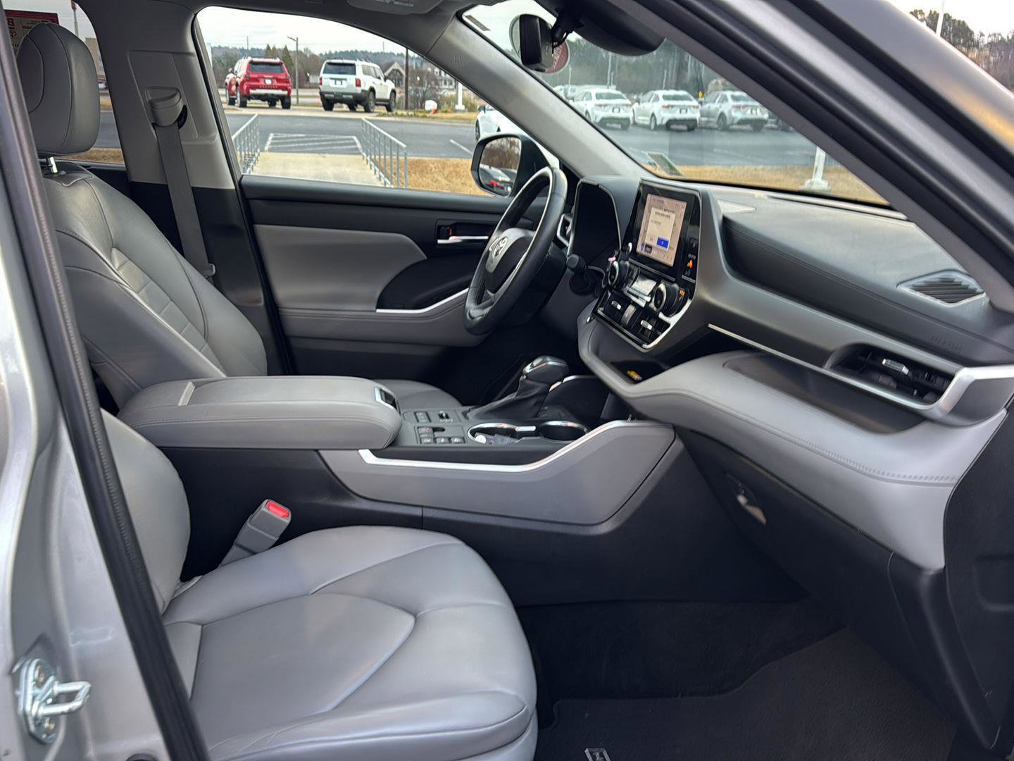 Certified 2023 Toyota Highlander XLE image 10